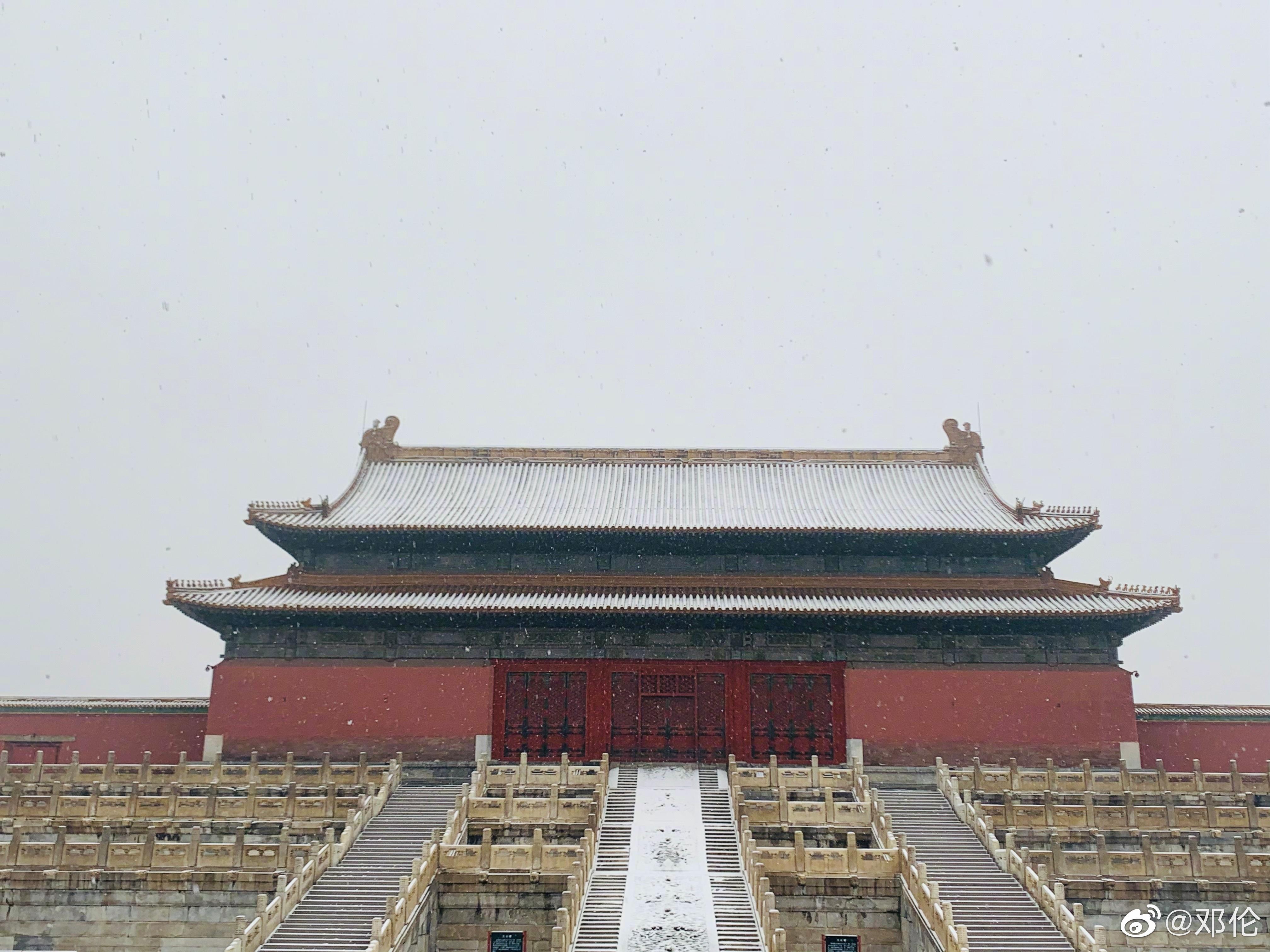 邓伦回忆分享时分故宫雪景