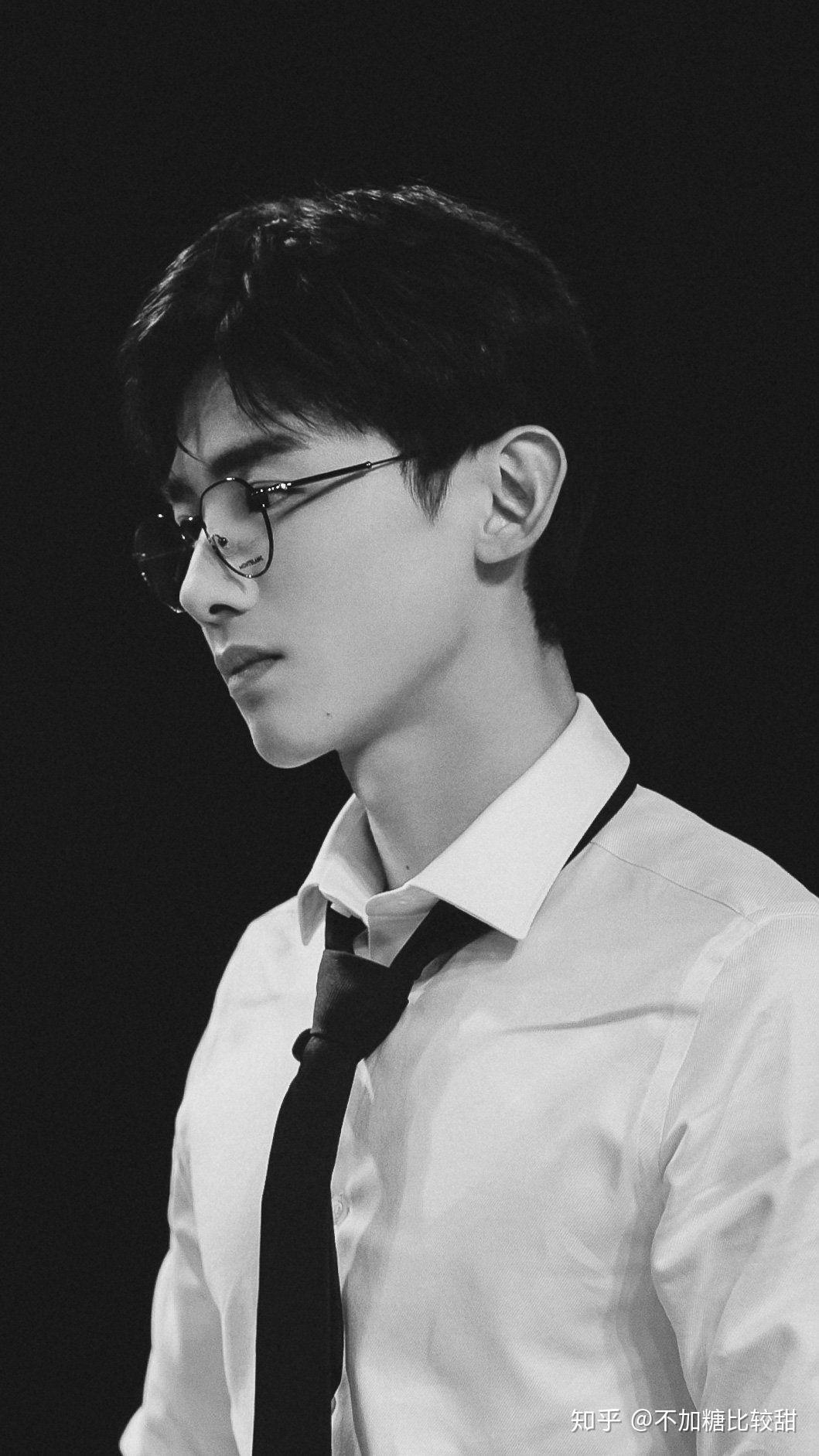 你见过哪些白敬亭戴眼镜的照片