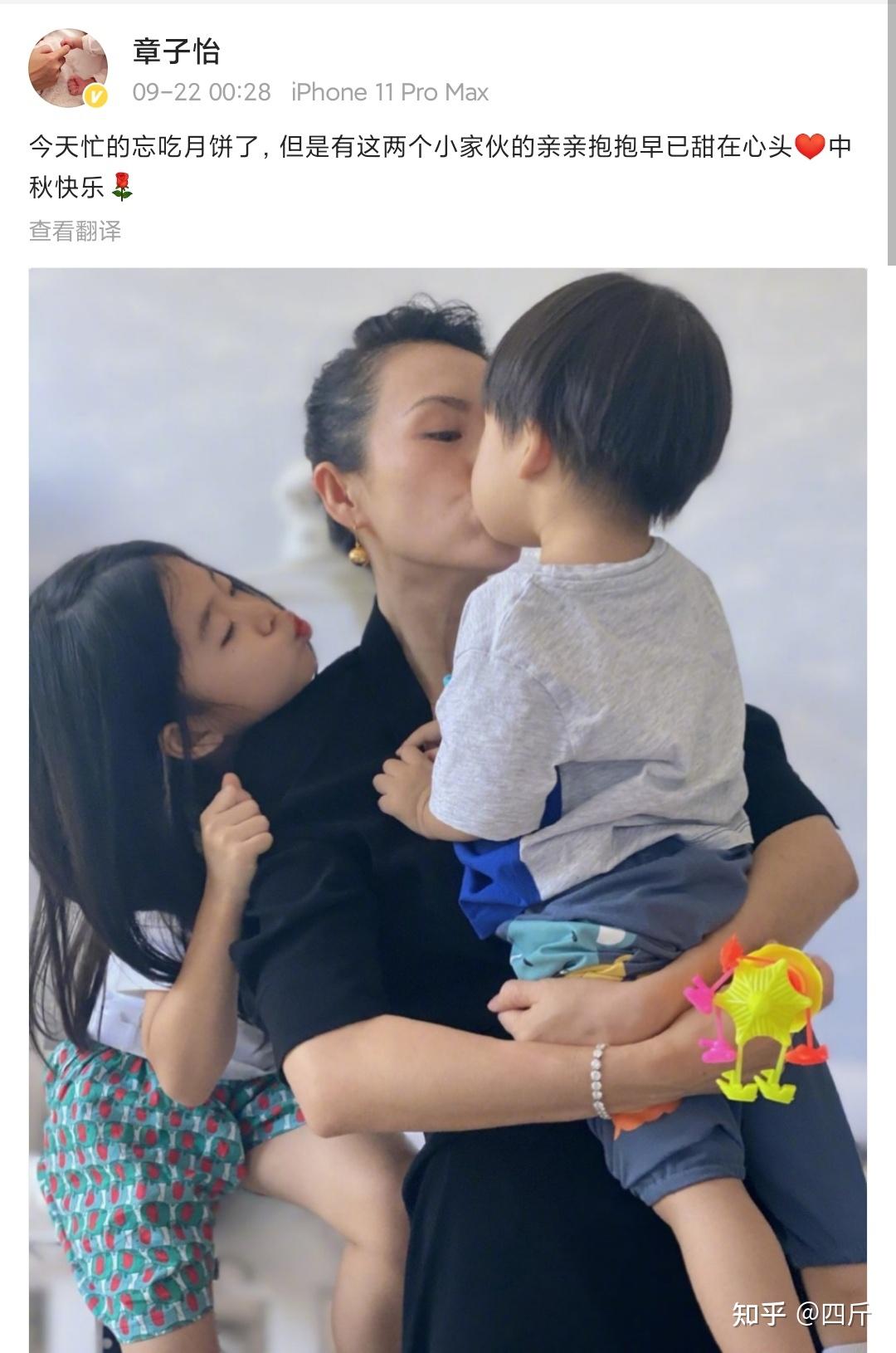 在她晒出的照片里,章子怡紧紧地抱着自己的二胎儿子,好像一刻也舍不得