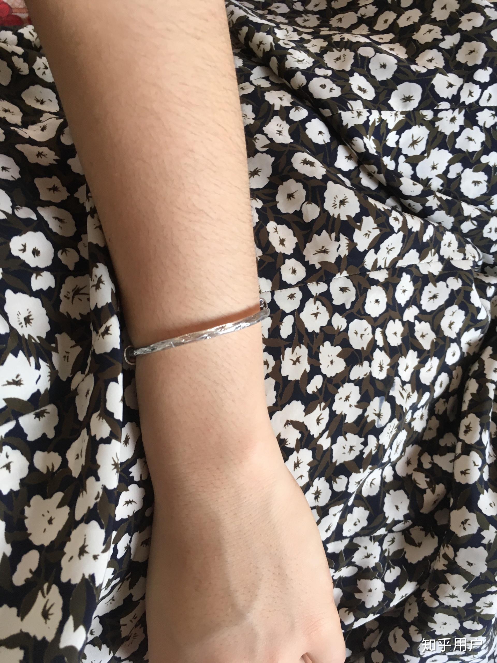 女生长浓密手毛是一种什么样的体验