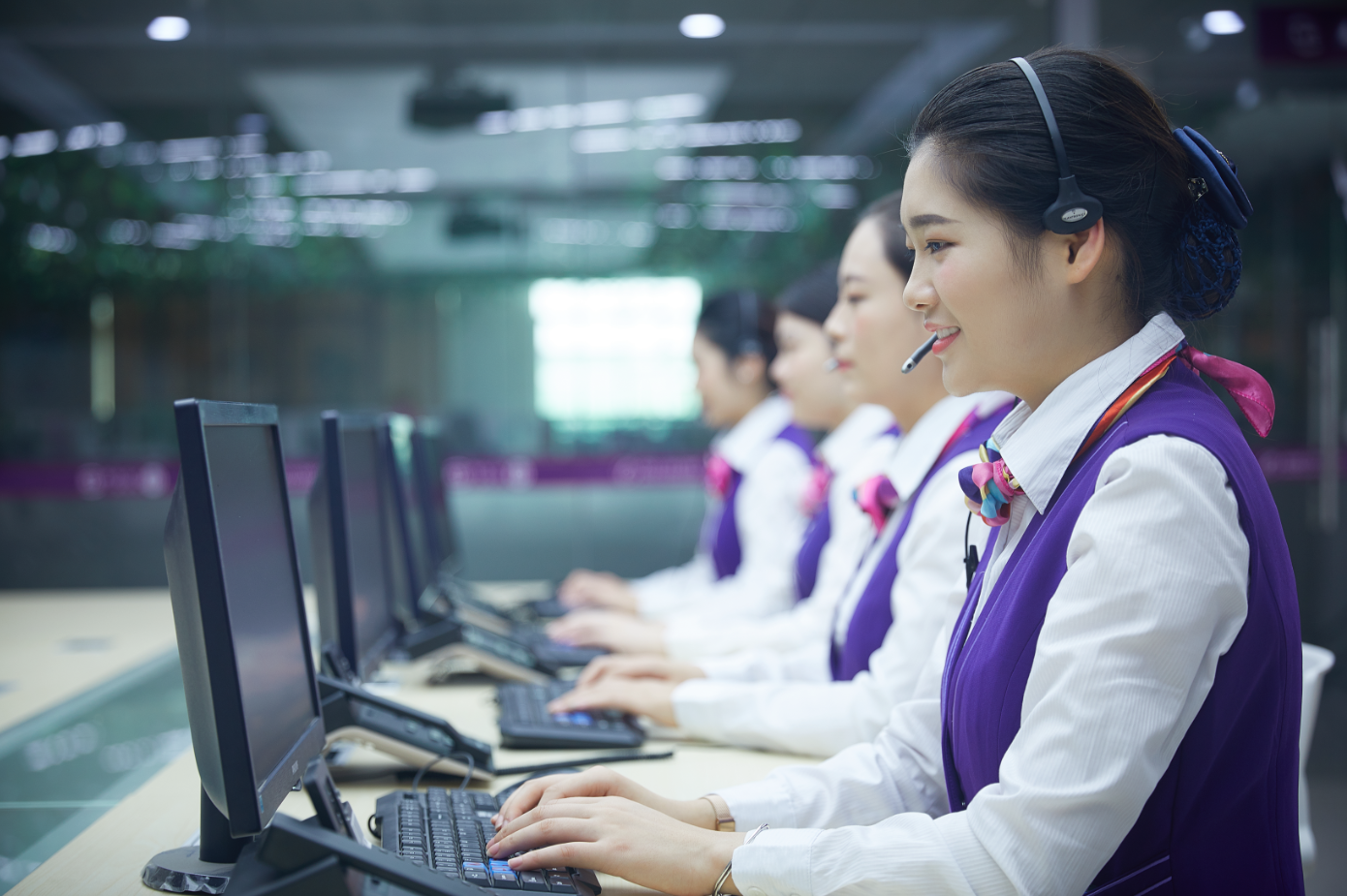 跨越速运集团客服中心  图片拍摄于疫情之前关键时刻,更彰显企业社会