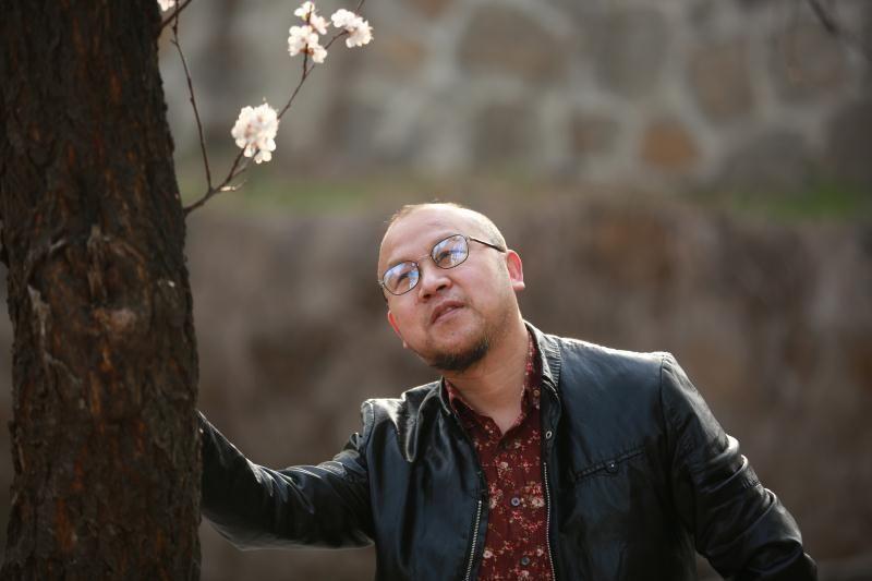 祖国网专访作家李勋我以我情抒怀最美的诗章