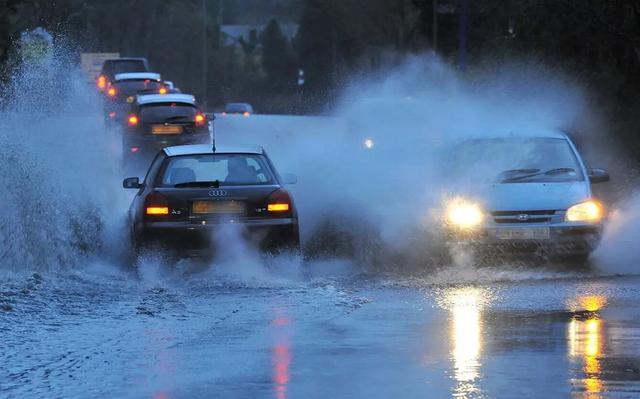 广州暴雨造成水淹车,这些情况下保险是可以赔的