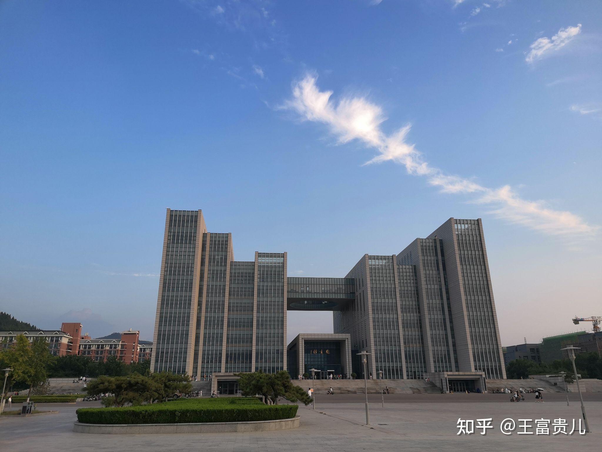 今年刚录取的山东师范大学在长清湖小区有懂得朋友给我介绍一下环境