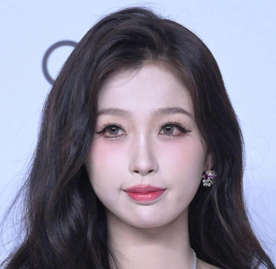 gq盛典明星怼脸生图:虞书欣妆容难看,金晨脸微肿,易梦玲好幻灭 - 知乎