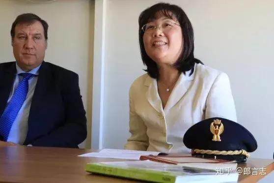 据意大利iltirreno新闻网的报道,最先展开强制性"中文课程"的,是当地