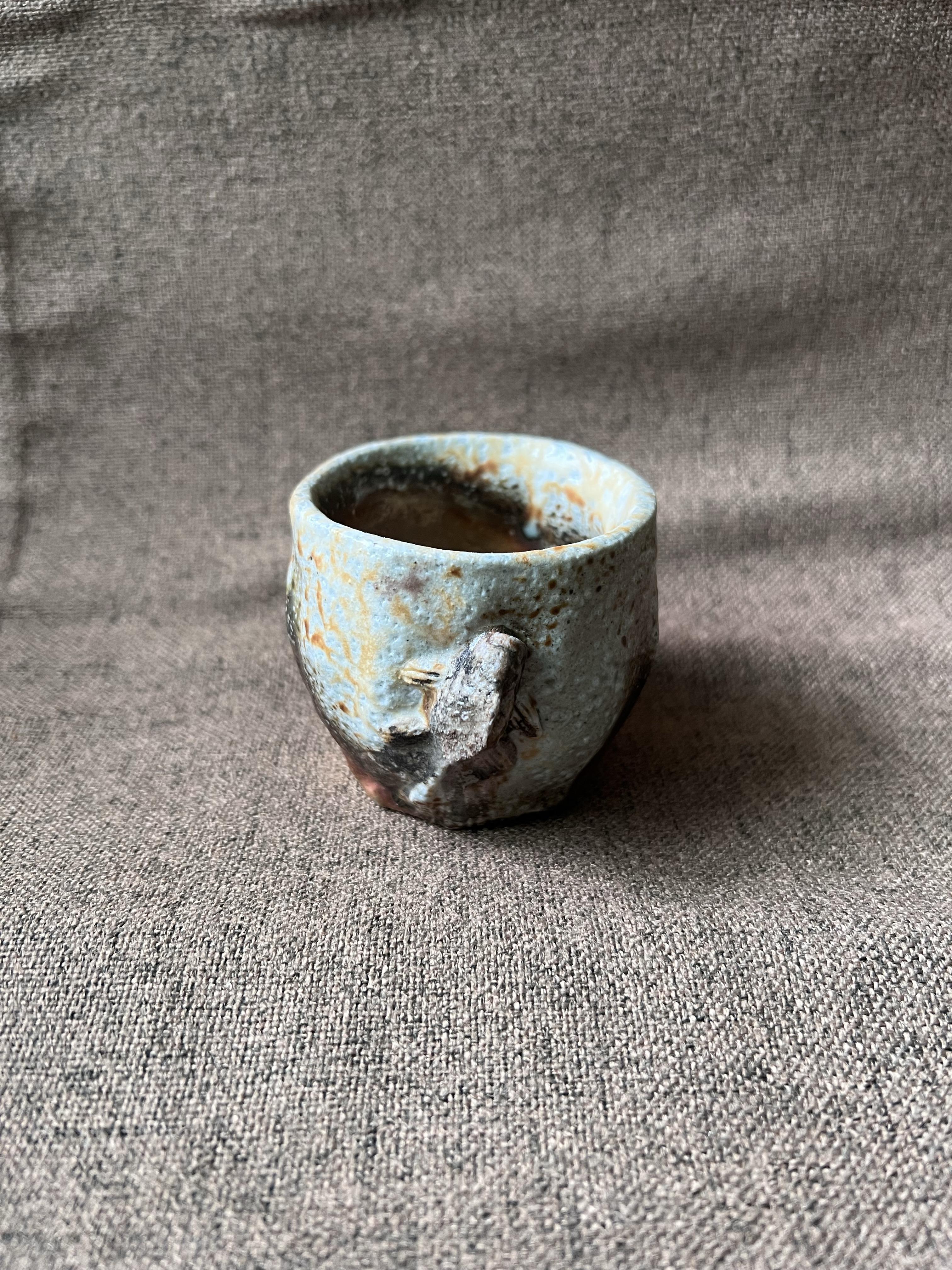 柴烧记十五:德化茶社纯原古法柴烧茶杯,年年有鱼浮雕陶瓷杯