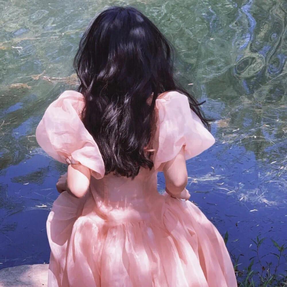 有收集背影的女人物头像或动漫头像吗