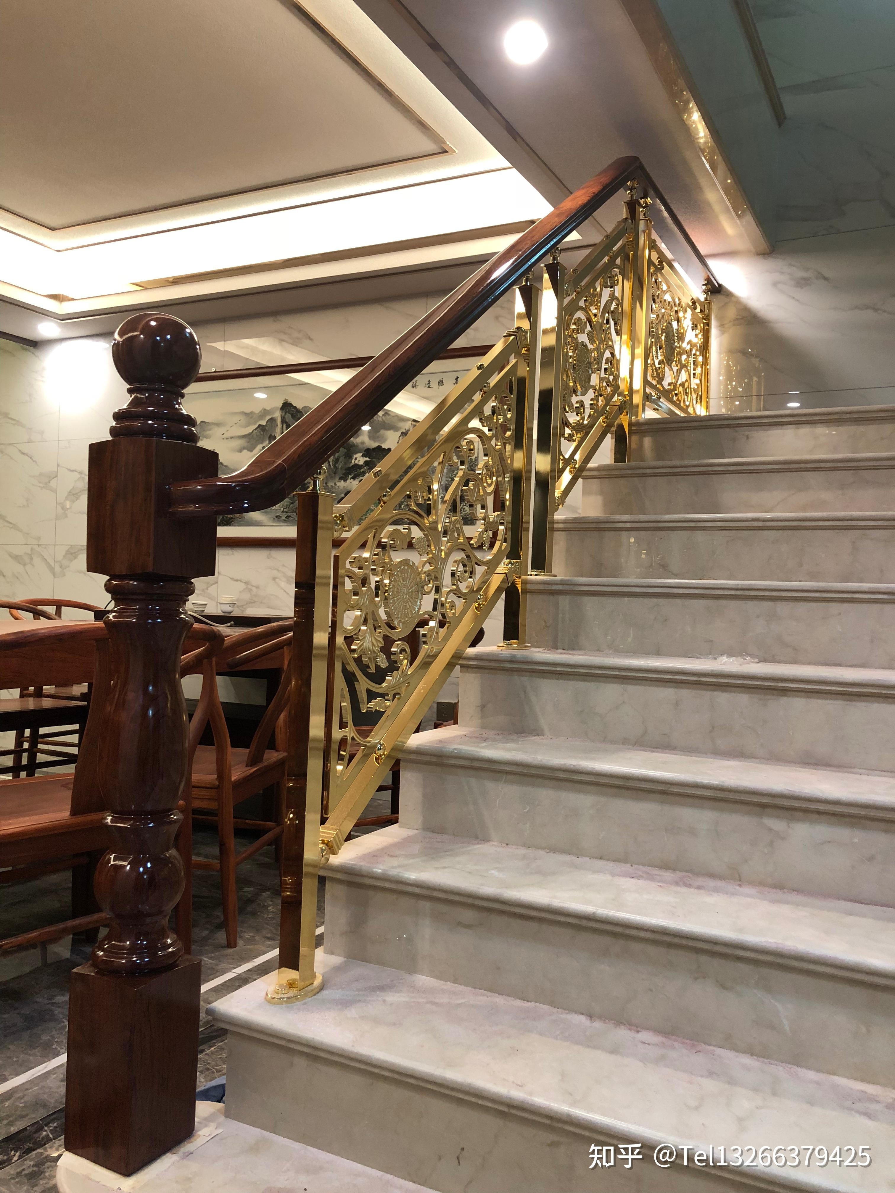 简约金色铜楼梯扶手对它有想法吗