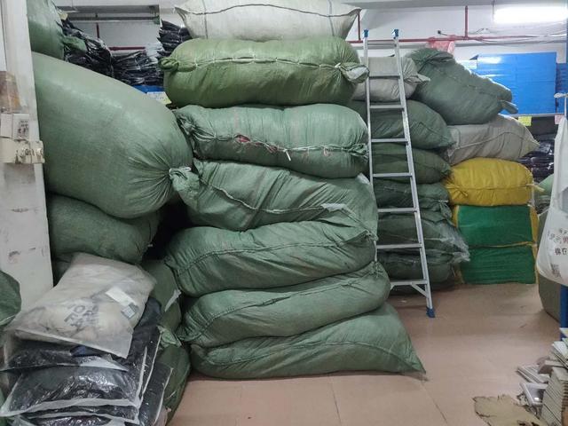 广州石井10000平方服装批发仓库