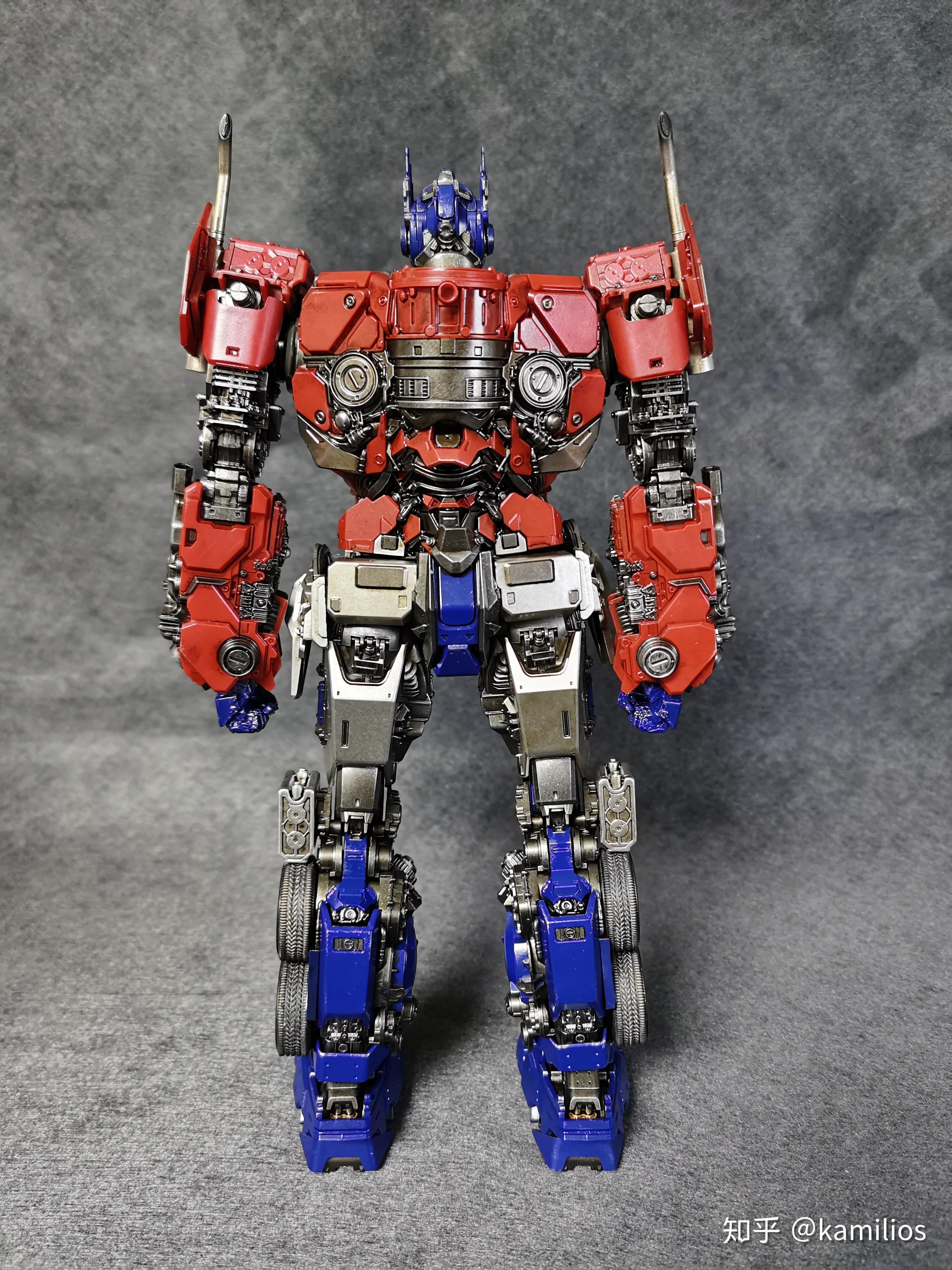 背面虽然一般不作为展示重点,不过3a擎天柱丝毫没有马虎处理,诚意十足