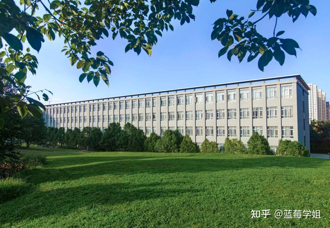 云南工商学院体验篇!堪称昆明最美大学!