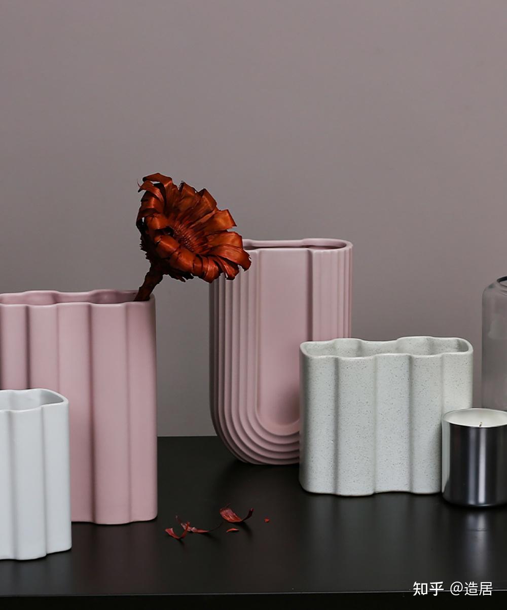 选一个陶瓷花瓶配你的花