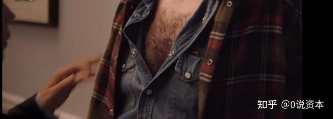 下肚,达米安和一个女人就来电了,结果对方一见到达米尔的胸毛就震惊了