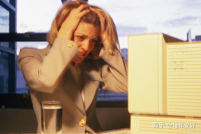 如有胸闷,头痛,头晕,情绪不稳,烦燥焦虑,委屈易哭,悲观失望,恐惧害怕