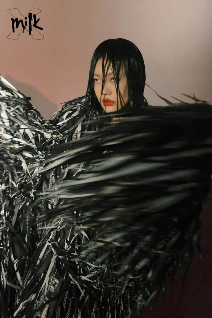 徐熙娣dee hsubalenciaga 缎带造型多层次大衣徐熙娣