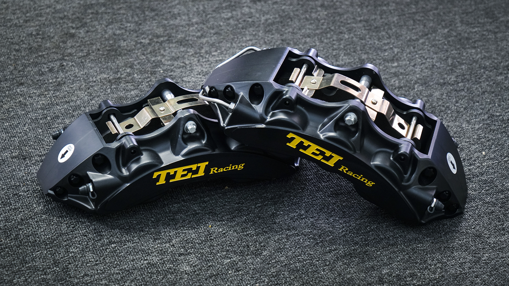 2016款捷豹fpace刹车改装鉴赏teiracingp60ns刹车卡钳套件