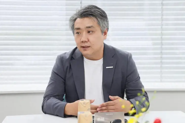 杨硕揭幕沃尔沃汽车全新 XC60:数字化 “透明” 成核心,AED 联盟践行生命承诺 - 知乎