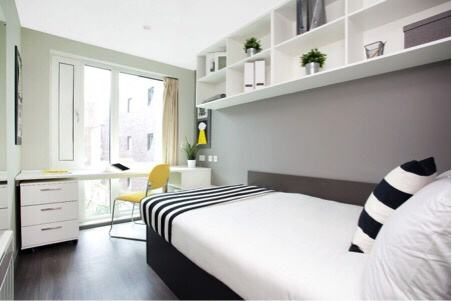 去伦敦留学,生活费一年30万足够吗?