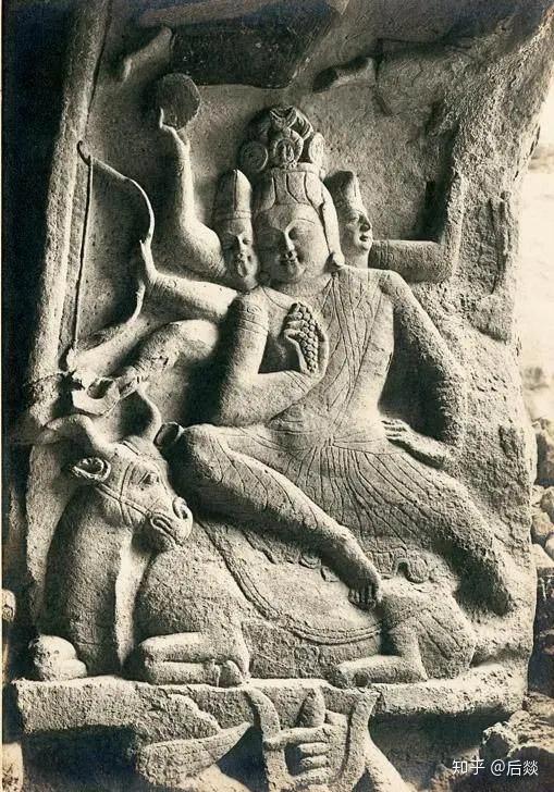 牛在印度教中是圣物,而摩醯首罗天原是印度教的湿婆天.