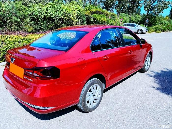 艳丽骄阳下拍下红色捷达va3丽影有车会方便很多