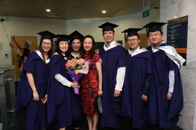 毕业季 | 探秘NUS毕业典礼背后的学位服传统 - 知乎