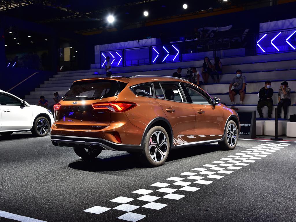 仅1538万紧凑运动新瓦罐福特福克斯猎装版广州车展上市