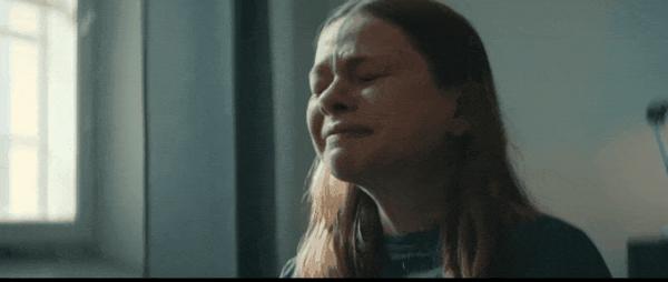 《一个近乎正常的家庭》网飞爆款,这大尺度剧好刺激!