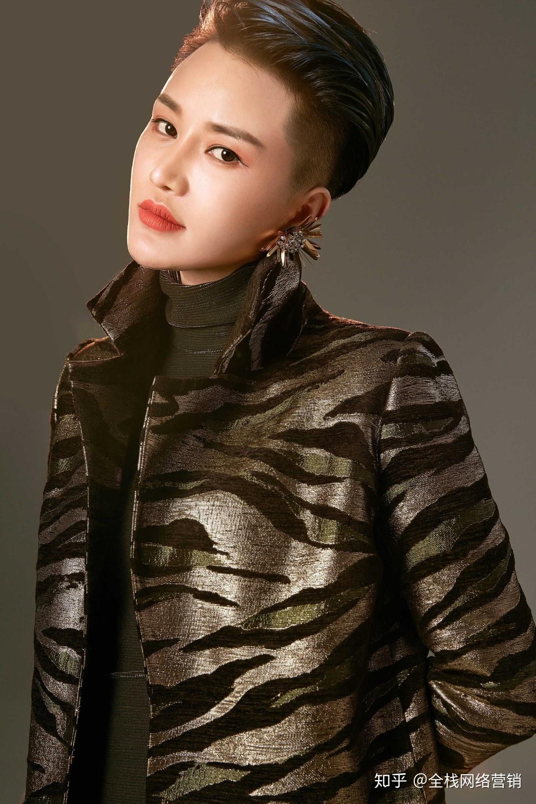 罗拉密码女装让你在年底各种场合艳压群芳