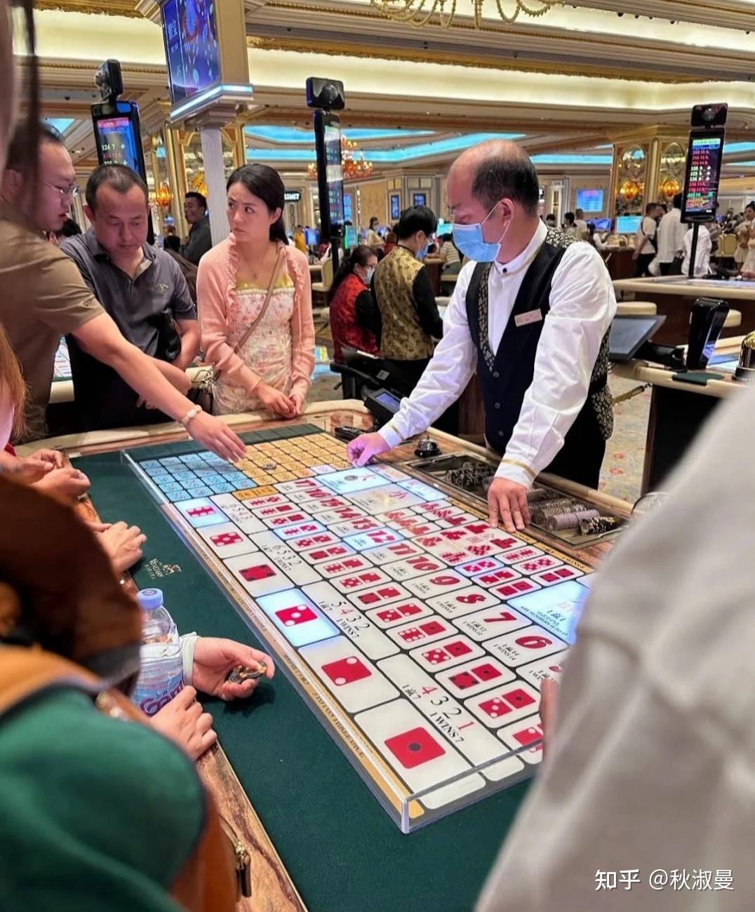 线上 赌场 荷 官 (99) 사진