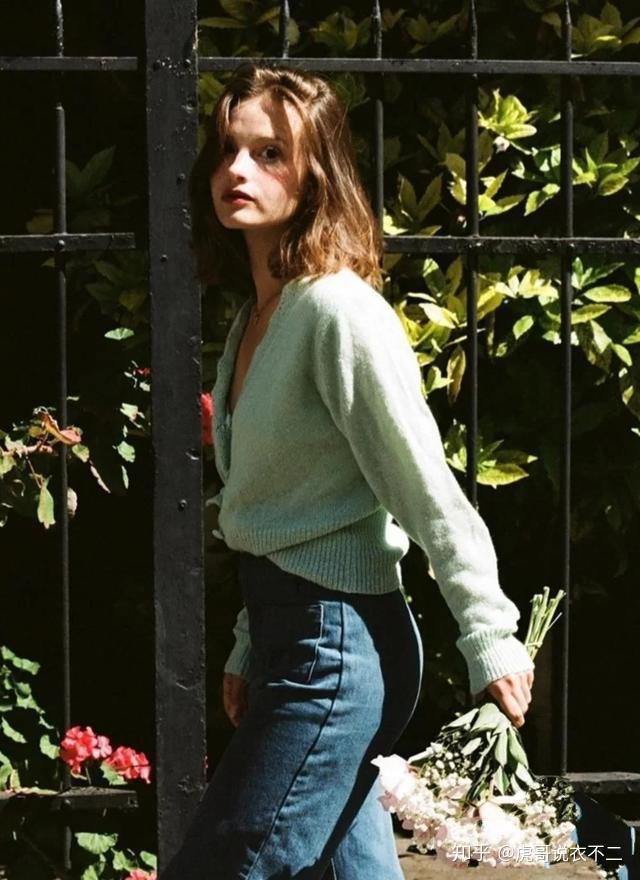 梨形小个子又怎么了看这位法国博主穿搭满满的法国女孩精致感