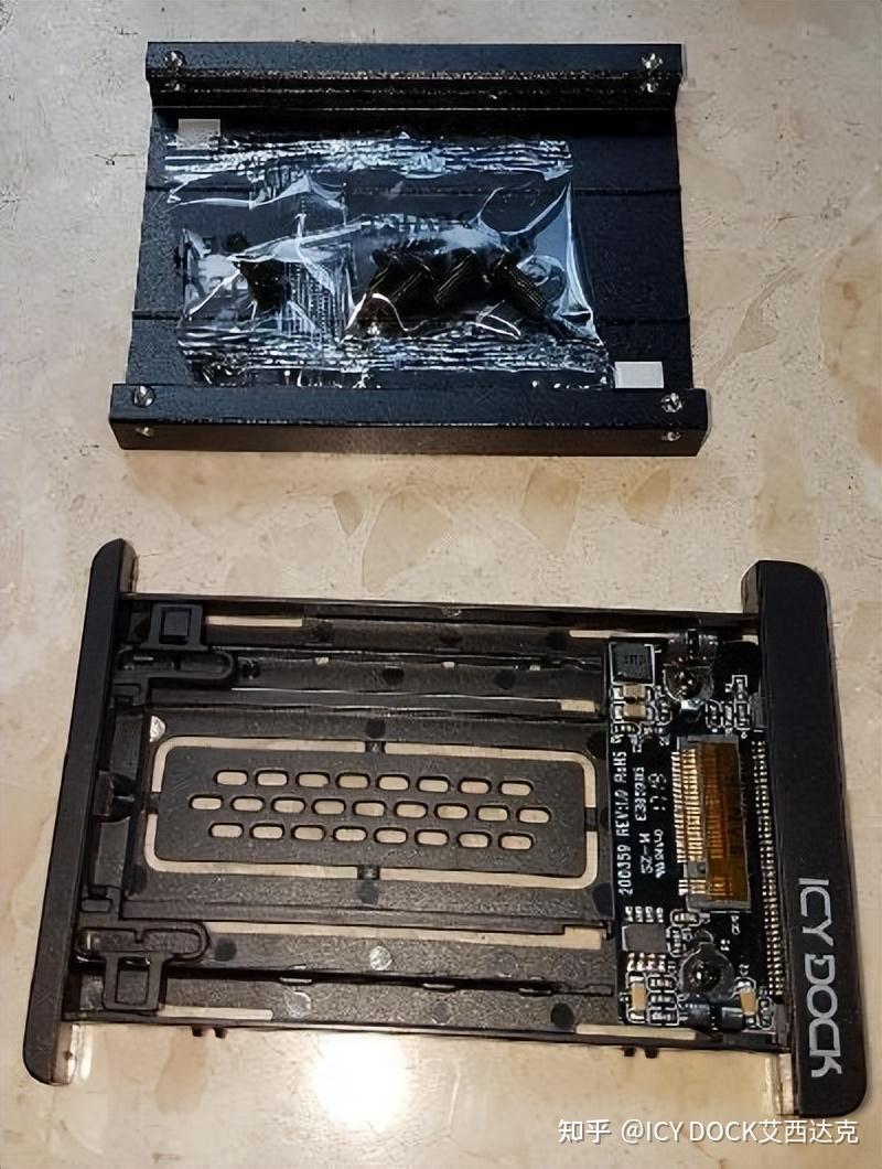 Icy dock mb705m2p b m 2 pcie nvme ssd 2 5 u 2 pcie ssd 