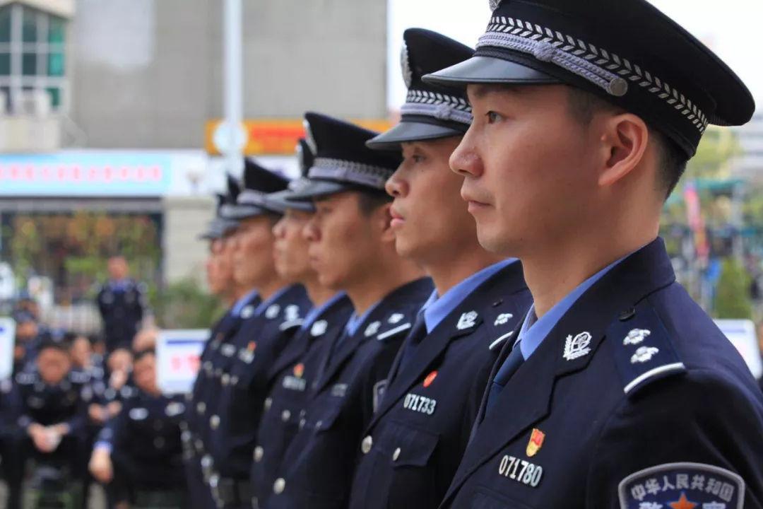 深圳警察工资(深圳警察工资一个月多少钱啊)