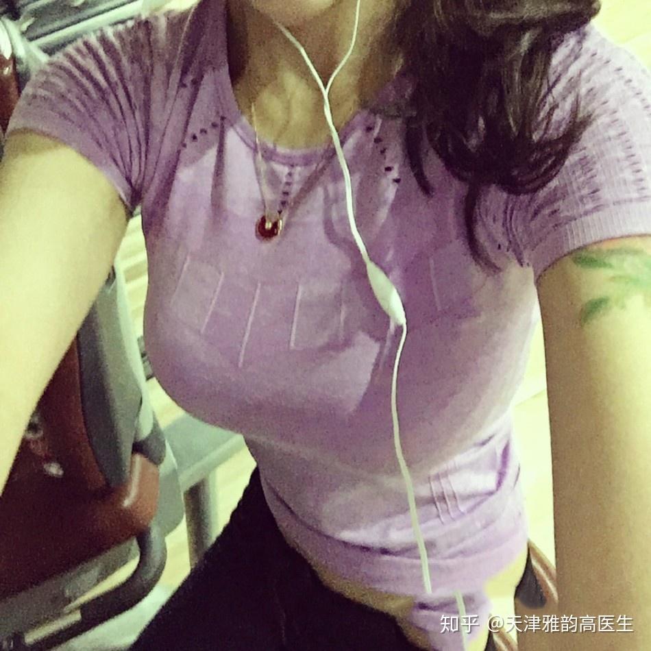 大胸已经不流行了蜜桃胸才是今年的话题你知道什么是蜜桃胸吗