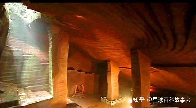 二 神秘密室的显现,让绝望的村民在无意中发现了商机.