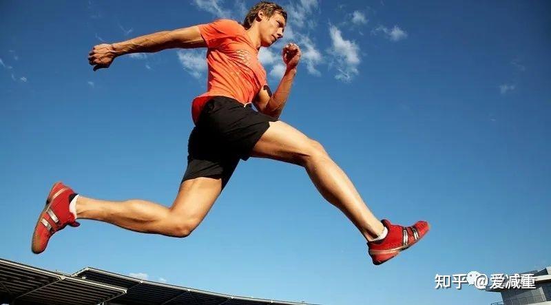 你们要在4分30秒里面完成一公里,因为这种爆发式的短暂的这种快速跑呢