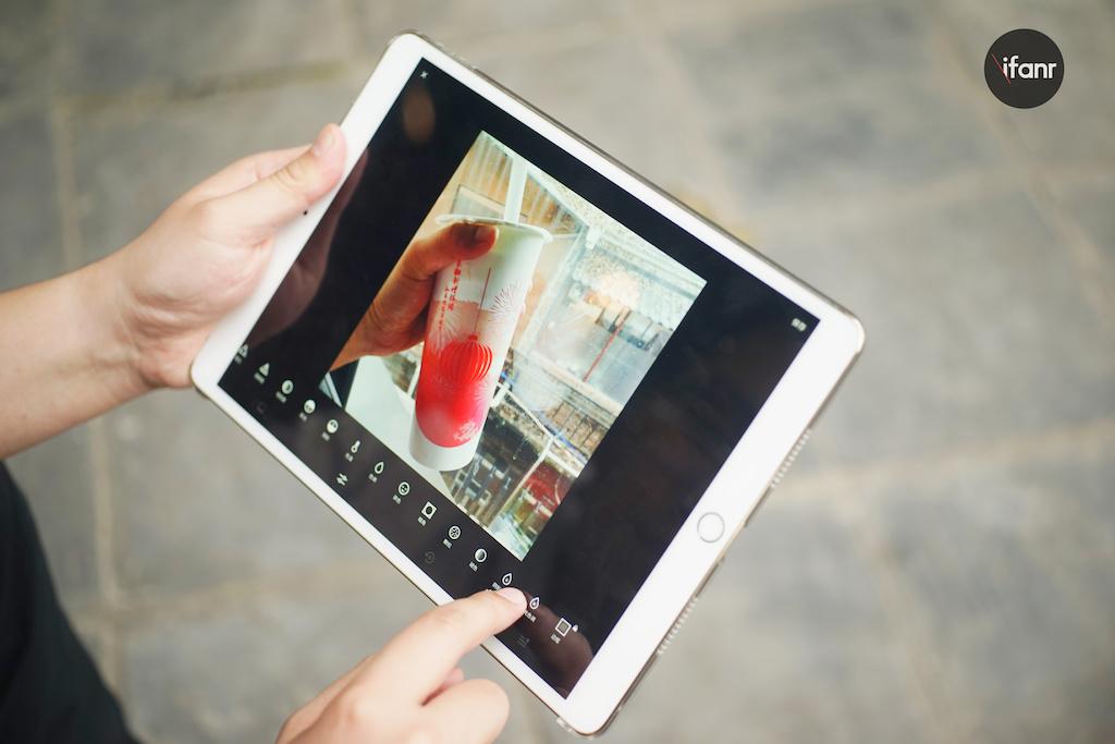 新版iPad Pro 10.5可以代替MacBook成为大学