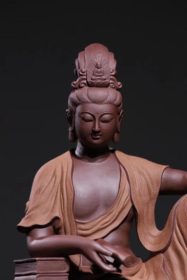 持经自在观音泥料紫泥粉老段泥尺寸高45宽30作者曹老师