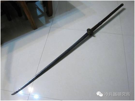 明代长刀在电影《绣春刀》中也有出现,丁修扛着的就是明代长刀.