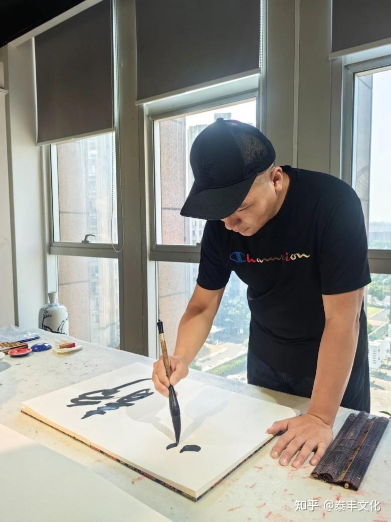 宜兴站画展报道丨刘亚东描绘生活本来色彩 - 知乎