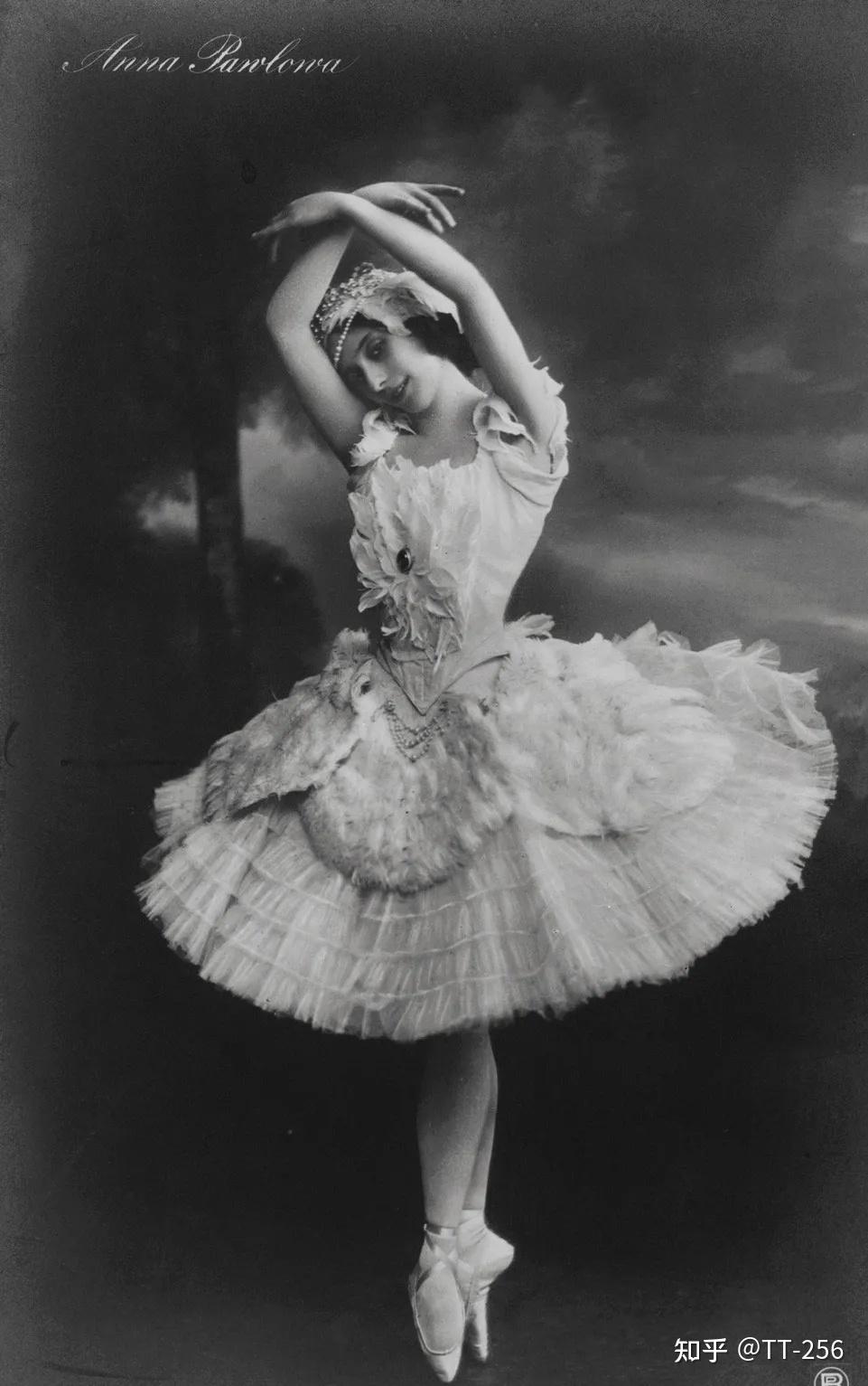 原始芭蕾舞演员,当时因为"垂死的天鹅"(the dying swan)的角色而闻名