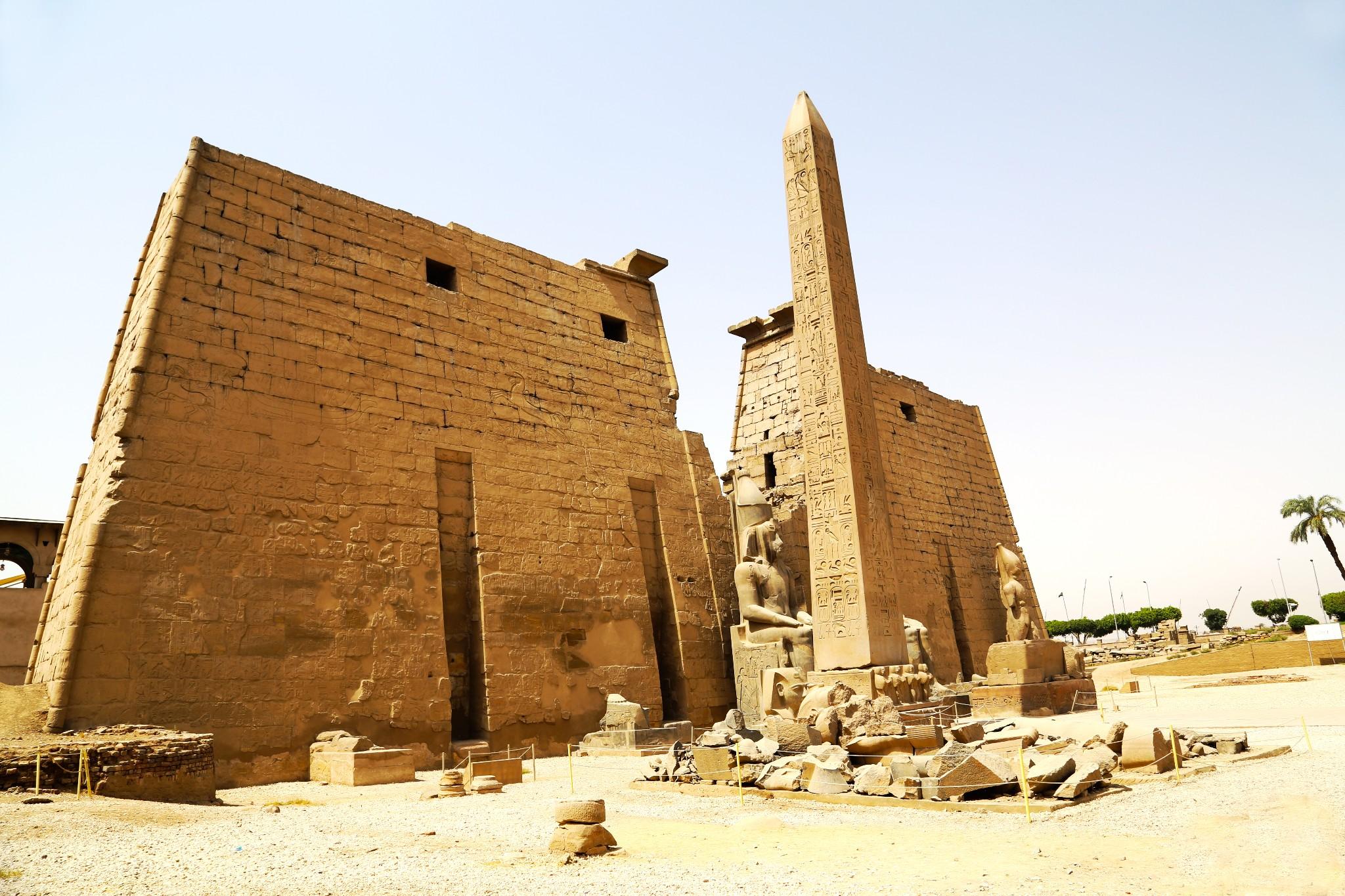 卡纳克寺古柱、方尖碑和柱 埃及 库存图片. 图片 包括有 上帝, 地标, 巡航, 闹事, 期间, 外部 - 184962511