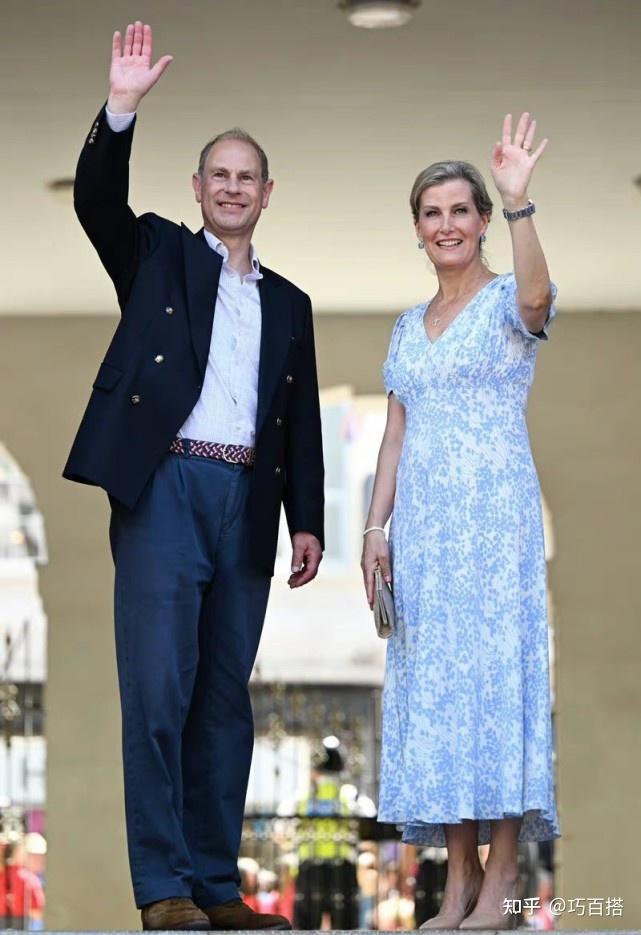 优雅女人怎样过夏天看看爱德华王子之妻索菲就明白了是真的美
