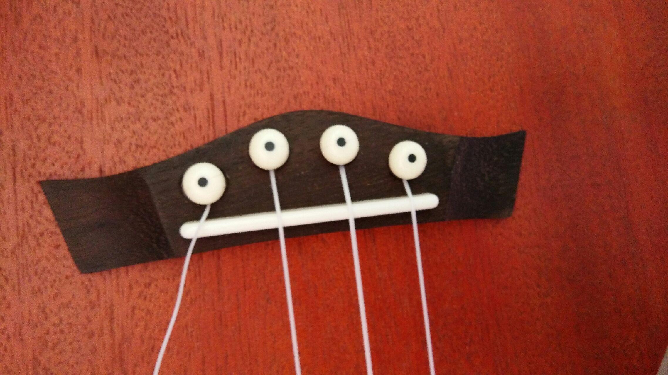 尤克里里断了一根弦怎么换?