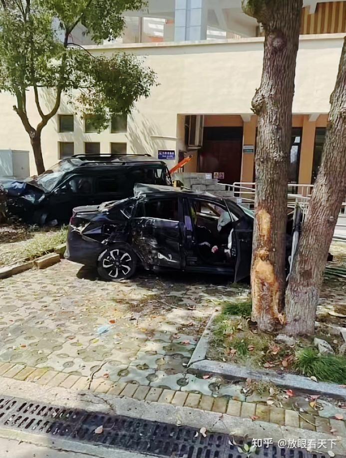 浙江高校汽车冲撞学生致3死16伤20岁肇事者系学生照片曝光