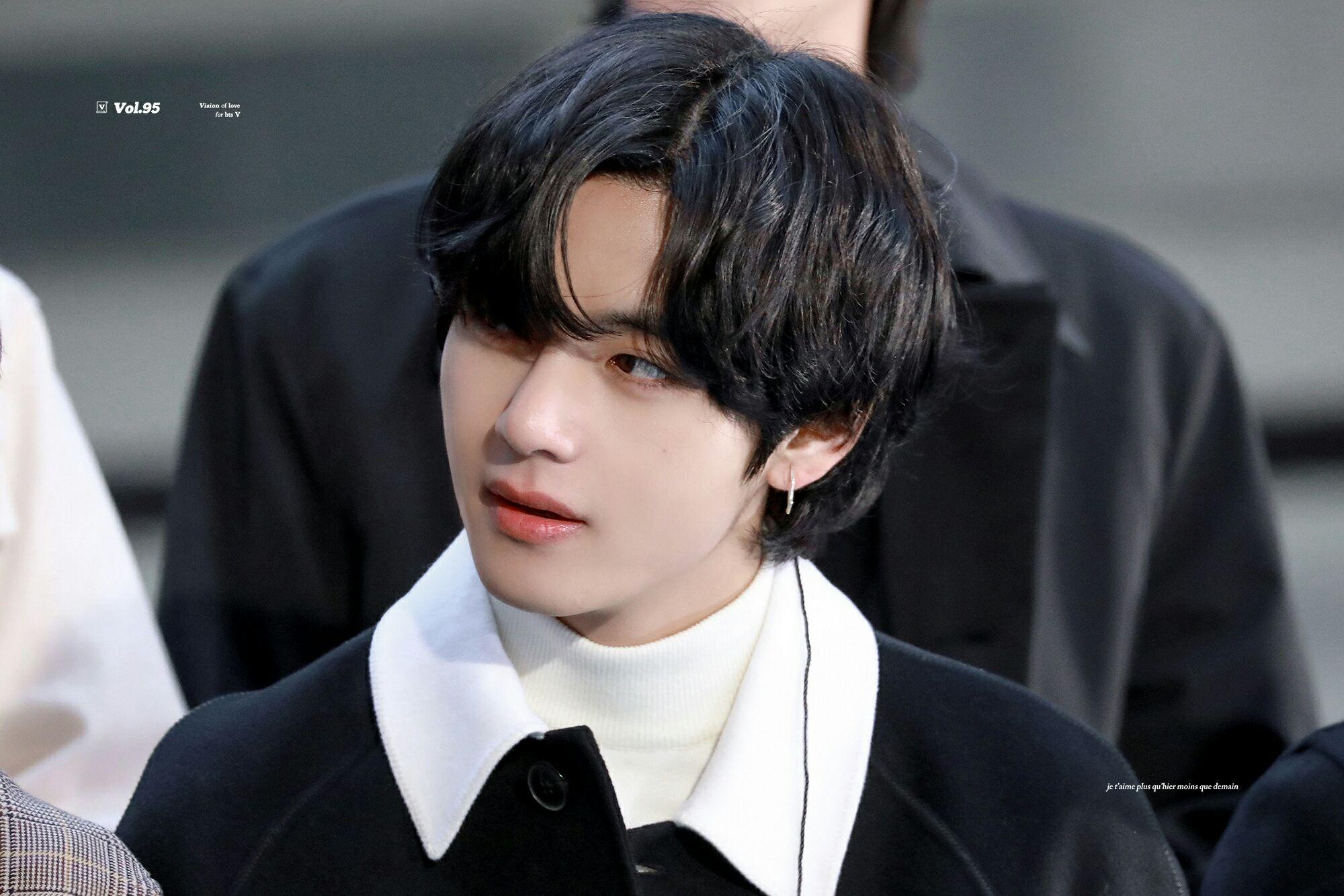 超级喜欢黑发金泰亨大家可以分享一些没有水印的图片吗收藏