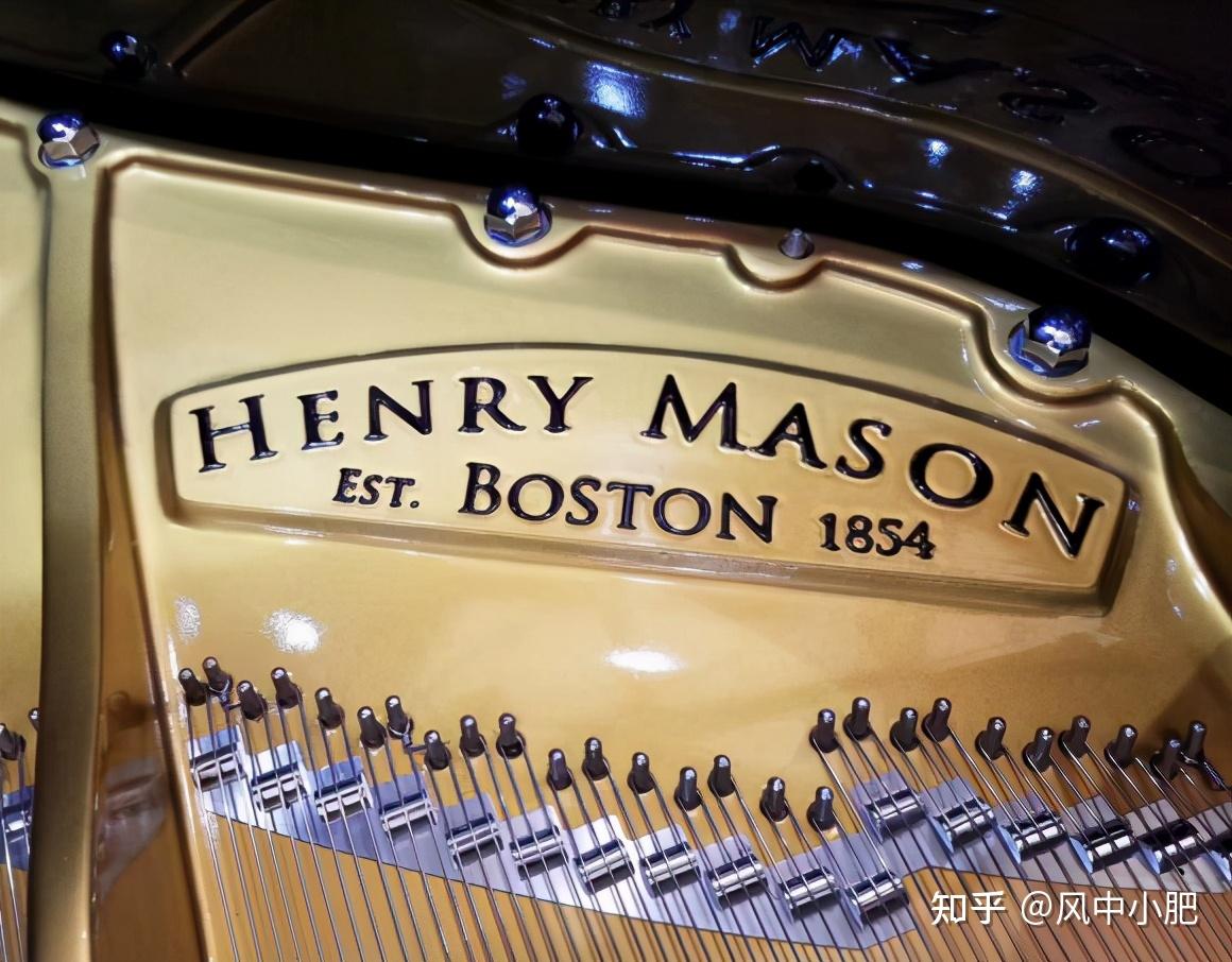 大部分的钢琴开头都会有两个字母up,英文全名:upright piano;中文翻译