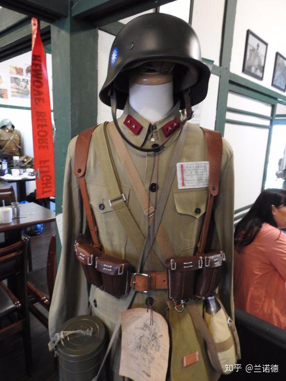 什么样的餐厅竟然要你吃饭配枪