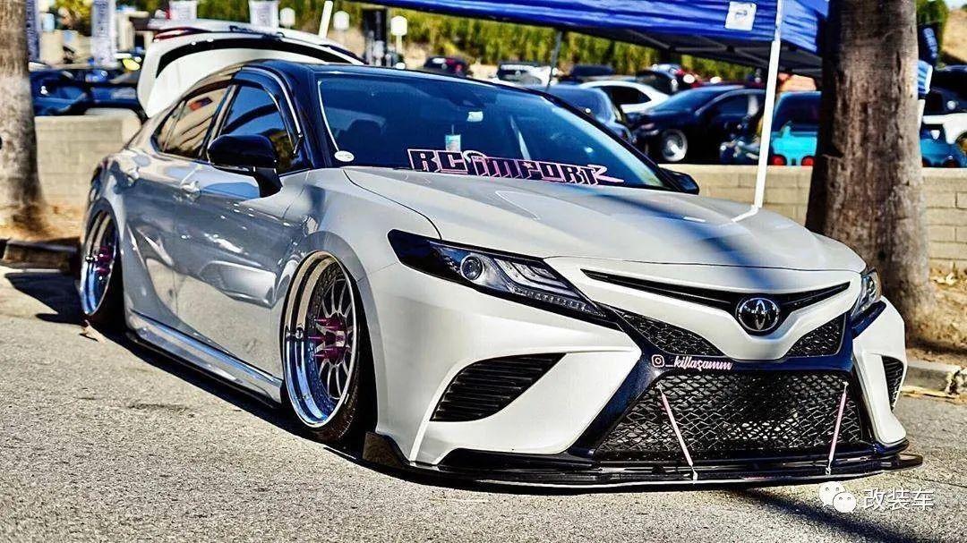 美女车主改装八代丰田凯美瑞低趴素雅姿态的完美呈现