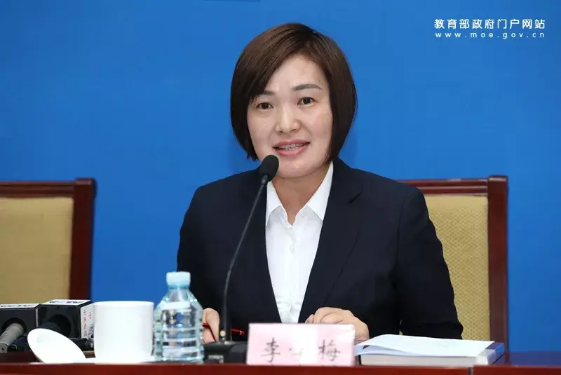 关注某些贫困县教师月薪达7000元网友你去吗